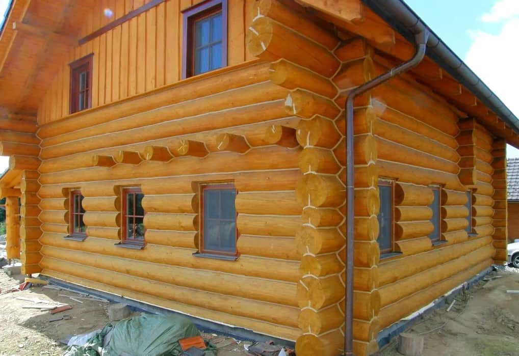 Czym uszczelnić dom z bali, aby uniknąć kosztownych napraw?