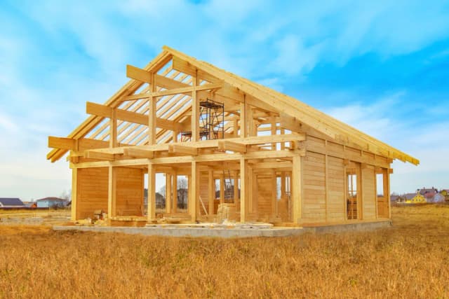 Ile drewna C24 potrzeba na dom szkieletowy 70m2? Uniknij błędów w obliczeniach