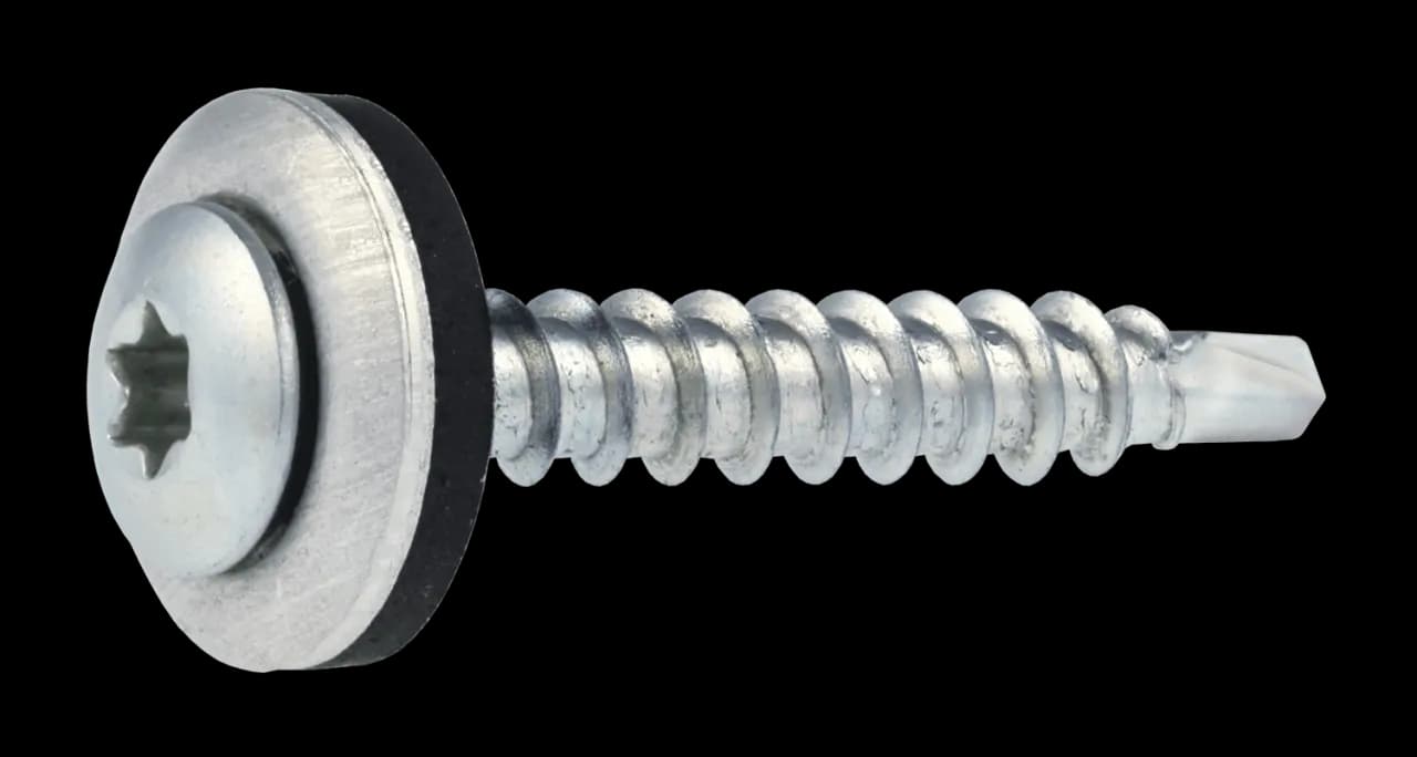 Jakie wkręty do łat dachowych zapewnią trwałość i bezpieczeństwo?