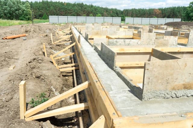 Jaki fundament pod dom szkieletowy 35m2? Wybierz najlepszą opcję dla siebie