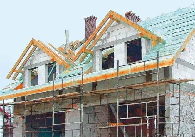 Jak podnieść dach w domu drewnianym - uniknij kosztownych błędów